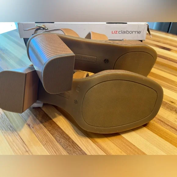 Liz Claiborne women’s tan Selby heeled sandals, size 8.5 - Picture 9 of 10